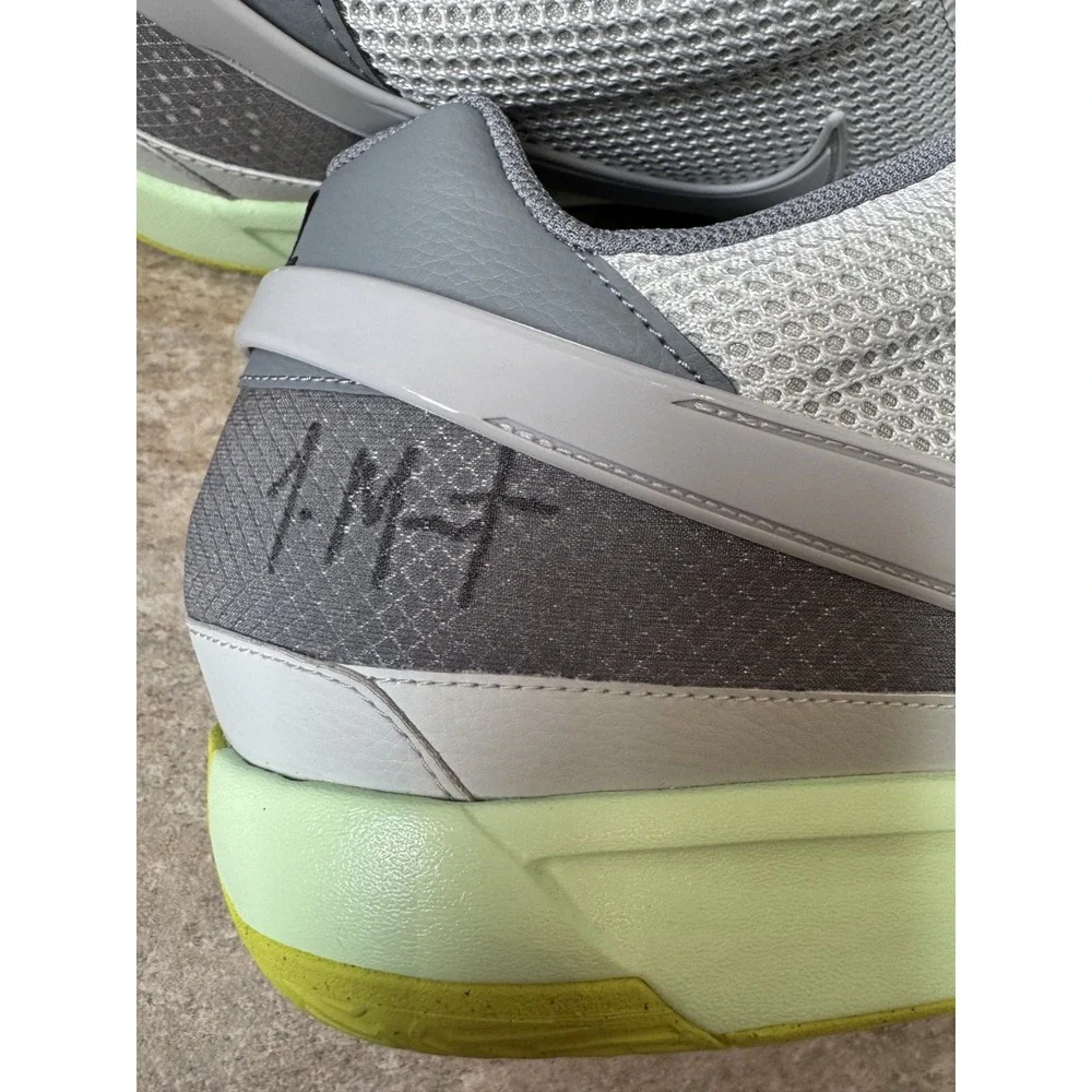 Nike Men's Light Gray and Lime Green Athletic Shoes